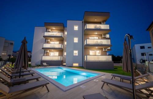 Poolside Hideout Apartments - Photo 85