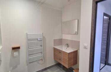 Maison proche de la coulée verte et commodités - Photo 11