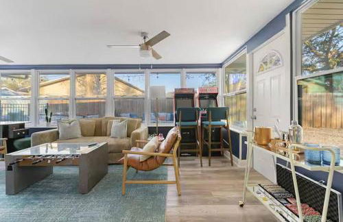 New listing~10 min to beach~Back yard fun~Pool - Foto 7