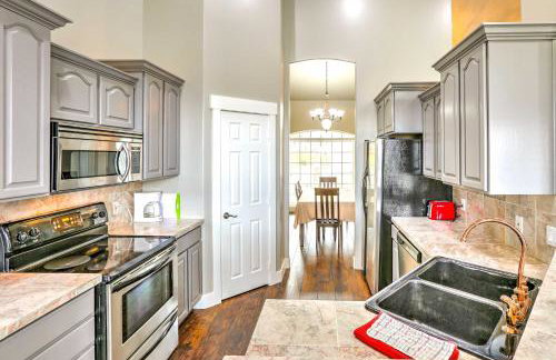 Elegant Smithfield Home with Views - 6 Mi to USU! - Foto 4