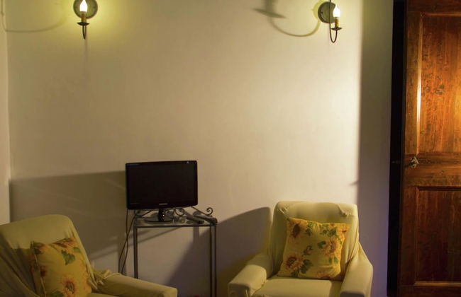 Stay With Local Flavors - Photo 7