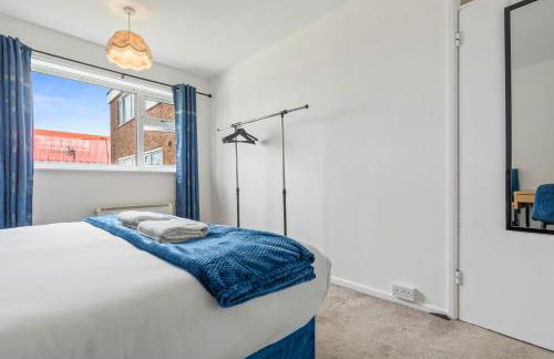 OPK STAYS - Stylish 2 bed Coventry train Station Apt, City Centre, Sleeps 4, FREE Parking, Free Netflix - Foto 8
