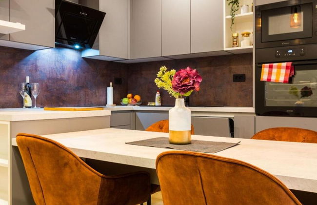 Cultural Haven Central Two Bedroom Apartment in Zadar With City Views - Foto 9