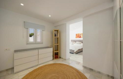 Marbella, Costabella - Beachfront Villa with Heated Pool - Photo 23