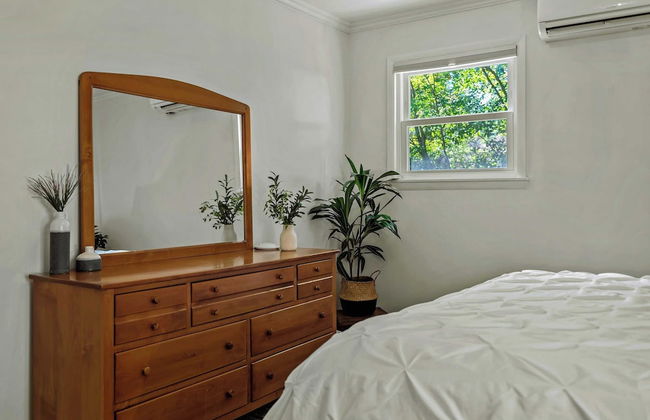 Lake It Right by Avantstay Lakefront w/ Dock, Hot Tub, Fire Pit & Game Room - Photo 21