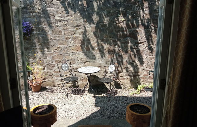 Cozy Courtyard Apt, Explore & Relax, Free Parking - Foto 27