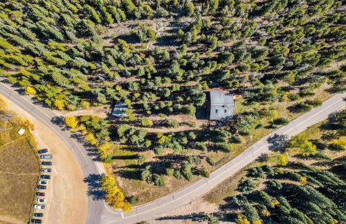 Nestled Inn Vacation Home Rental Evergreen - Trails, Views, Hot Tub, Skiing! - Foto 38