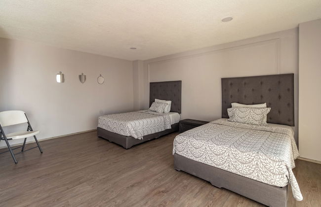 Penthouse Near Masaryk , Sleeps 16 , Pet Friendly - Foto 9