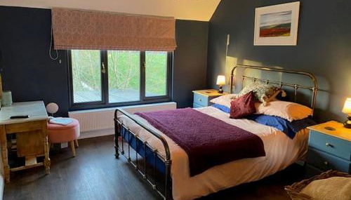 Holly's Lodge - Photo 1