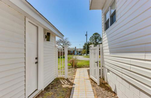 Waterfront Colonial Beach Studio with Boat Dock! - Foto 24