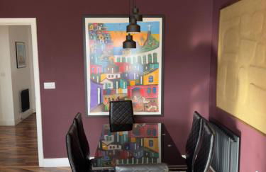 Modern 2 Bedroom Penthouse with Balcony & Parking - Foto 18