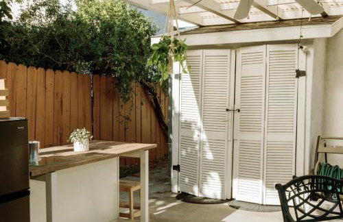 Serene Silver Lake 1 bedroom 1 bathroom Back house With Private Backyard - Photo 17