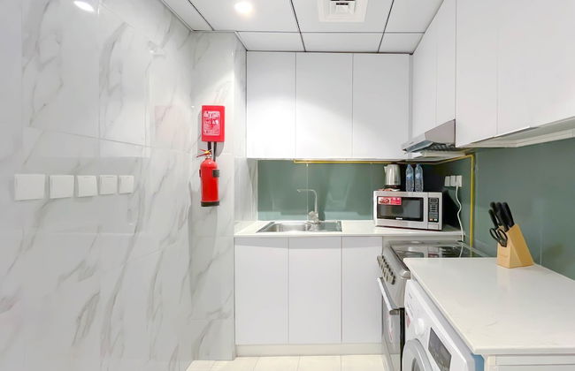 Luxury 1B With Balcony in Blue Wave Tower Dubai - Photo 9