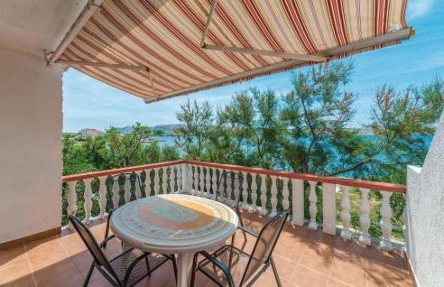 2 Bedroom Lovely Apartment In Kustici - Foto 1