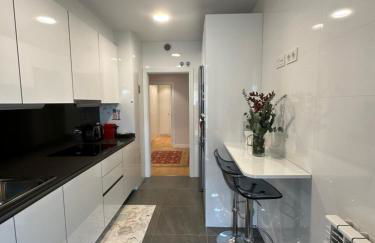 A estrenar amplio con piscina y parking - Foto 3