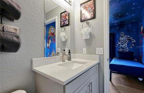 Windsor Hills Marvel Themed Home with Private Pool - Foto 16