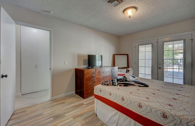 Luxurious 4BR House with Large Pool Near Strip - Foto 17