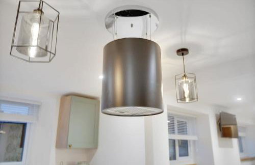 NEW! Luxurious Cottage in Durham by Stay With Us, Ideal for Large Groups & Families, Hot Tub, Sleeps 10! - Foto 53