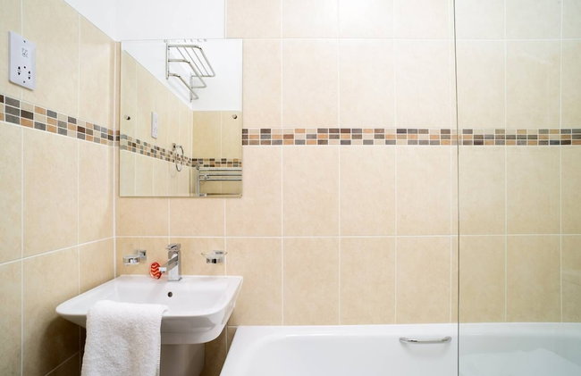 JOIVY 5 Bedroom Apt Near Meadows & George Square - Foto 95