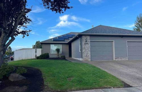 Solar Half-Plex with Chic Style in Country Glen - Foto 47