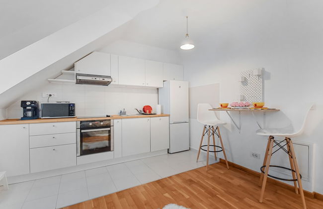 Attic Studio near Carol Park - Foto 16