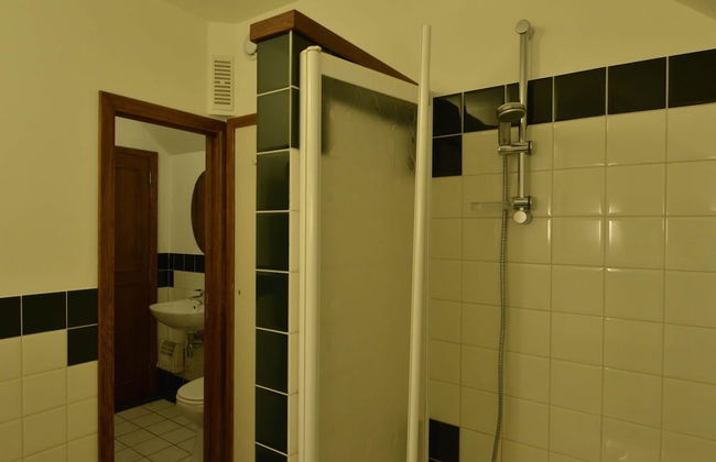 Large Hunting Lodge With Enormous Beautiful Garden - Photo 15