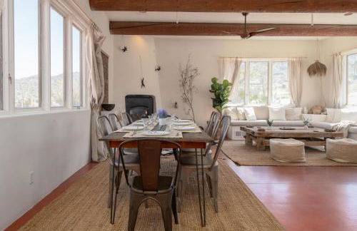 Desert Lily - Sunrise Suite with private hot tub and shared pool - Foto 31