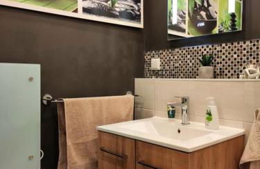 Ferienhaus Blaue Blume mit 11 kW Ladestation, Kamin, Terrasse, eingezäuntem Garten, Sauna, WLAN, Netflix, 2 Hunde willkommen! - Foto 38