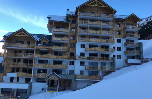 *NEW* Bellevue D’Oz Ski In Ski Out Luxury Apartment (8-10 Guests) - Foto 1
