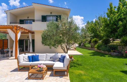 VILLA ROKO with 4 bedrooms, 32sqm heated pool - Photo 9