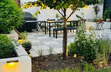 Designer Home 2 Bedroom - 20min to NYC WTC - Private Backyard - Foto 50