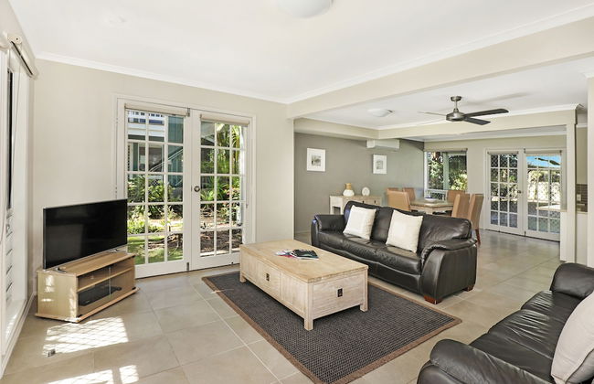 Coral Beach Noosa Resort - Photo 9