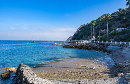 10-Star Property! Premium Ocean Views, Immaculate Corner Condo with Fireplace, New Golf Cart - Foto 48