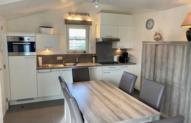 Stylish Westende Getaway - Photo 6