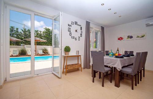 VILLA STOZAK, private heated pool, cinema room and sauna, 7 km from beach - Photo 12