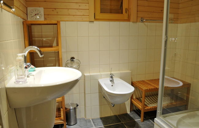 Spacious Chalet Located at Bomal with Hot Tub & Garden Parlour - Foto 16