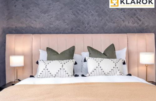 Four Bedroom Semi Detached House By Klarok Accommodation Peterborough With Free Parking & Garden - Foto 14