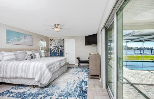 Luxe Private Waterfront Getaway with Pool in Ozona - Foto 15