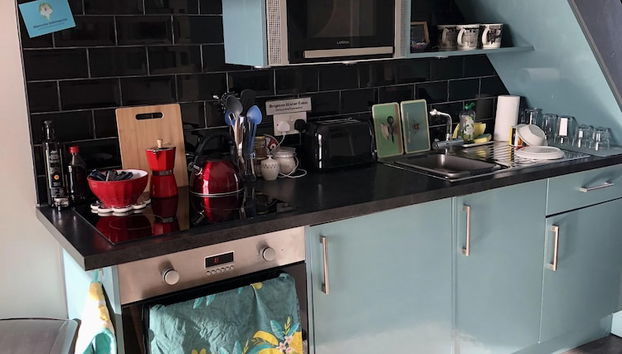 Brighton Water Cabin Free ParkingBy My Getaway - Foto 3, Habitación