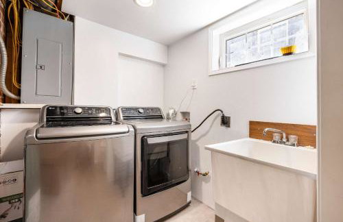 Artist 750sqft 2BR Basement Maple Leaf Park - Foto 19