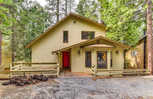 2 Mi to Mi-Wuk Village Cabin with Large Deck - Foto 3