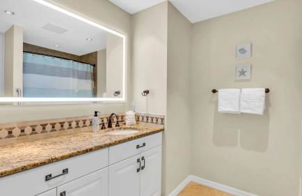 Dockside Paradise - Waterfront, Boat Dock, Swimming Pool and Spa - Foto 24