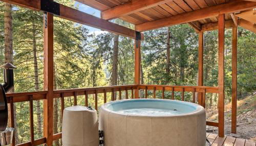 Cute Romantic Cabin With Hot Tub 5 Min from Lake - Foto 2