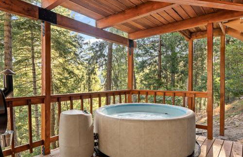 Cute Romantic Cabin With Hot Tub 5 Min from Lake - Foto 2