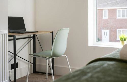 Beighton - 3 Bed Spacious Home with FREE Parking, Great for Groups & Families - Hosted by Stay Host Save - Foto 26