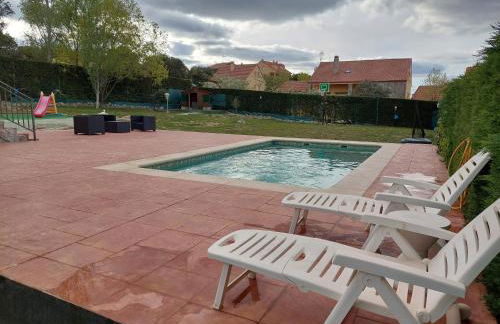 Disfrutar y relajarse en el Robledal - Foto 36