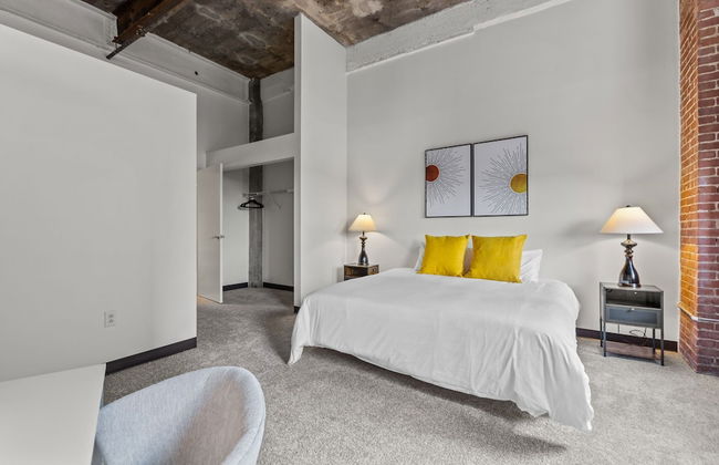 Historic Loft Retreat With Pool - Foto 19