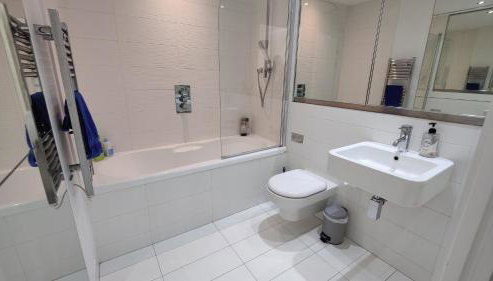 Spacious Homely Manchester City Stay Near AO Arena and Shopping Centre with 500Mbps Internet & Netflix - Foto 4