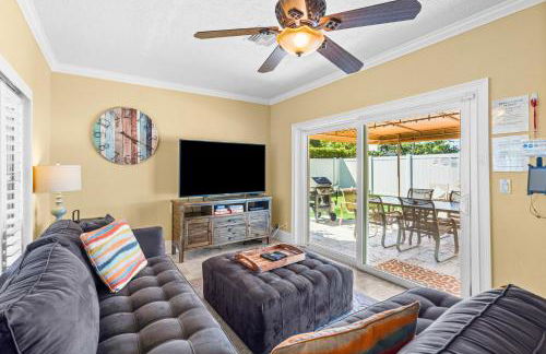 Walk to The Ave- Heated Pool, Spa, Golden Tee and Putting Green - mins to Beach- by Maven Vacation Rentals - Foto 14