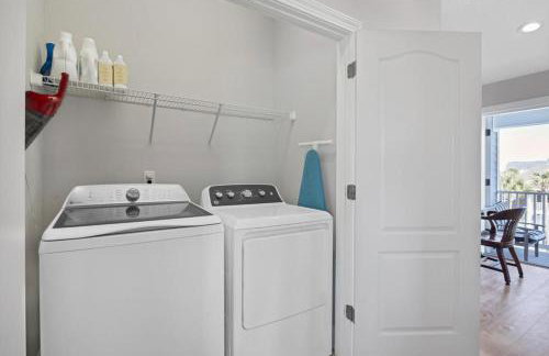 Stunning Beach Getaway - Steps to Ocean - Foto 35